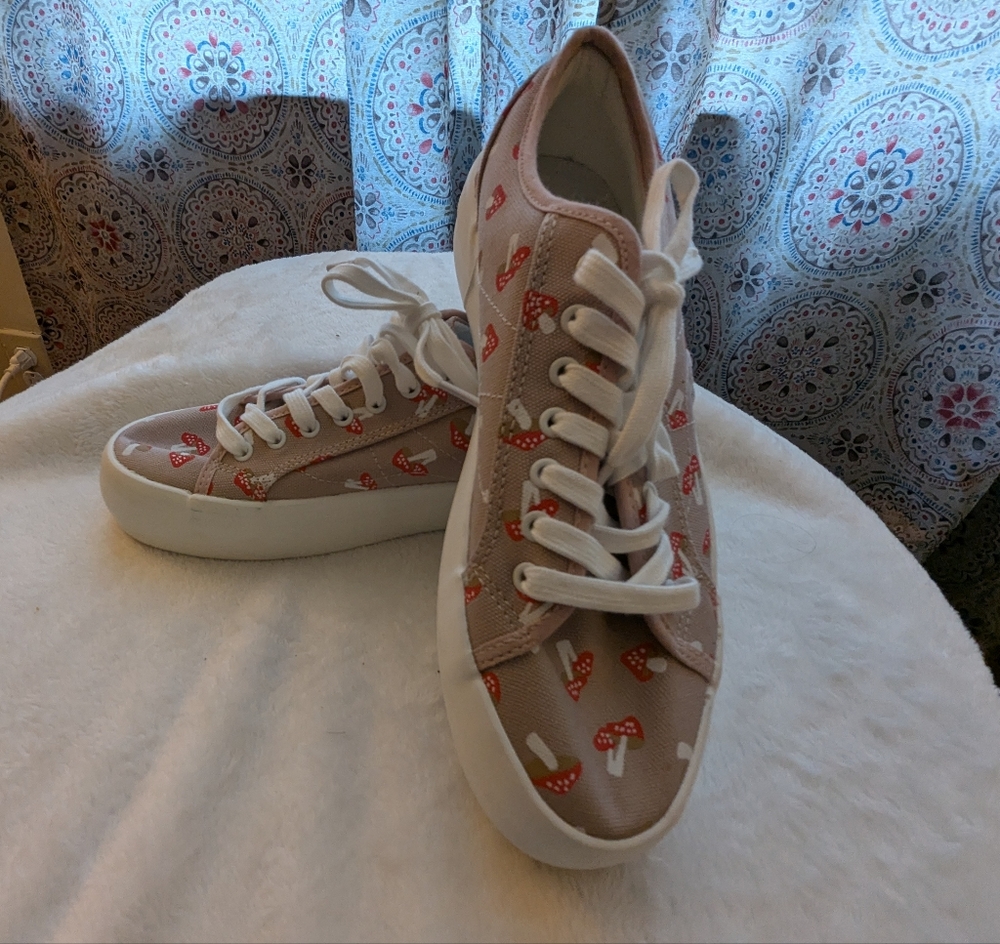 Sincerely Jules Pink and White Mushroom Sneakers Sz 8
